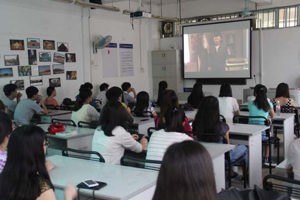太阳成集团tyc33455“员工资助政策宣传会暨受助同学座谈会”顺利举行
