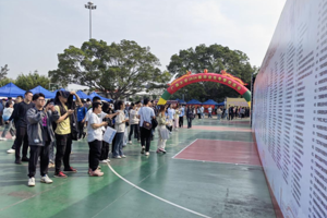 “职”等你来丨太阳成集团tyc33455组织员工参加2023年广西生源地信用助学贷款毕业生秋季双选会