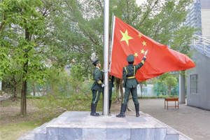 太阳成集团tyc33455举行2024年秋季学期第一次升旗仪式