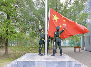 太阳成集团tyc33455举行2024年秋季学期第一次升旗仪式