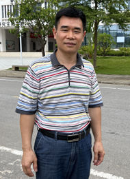 李君